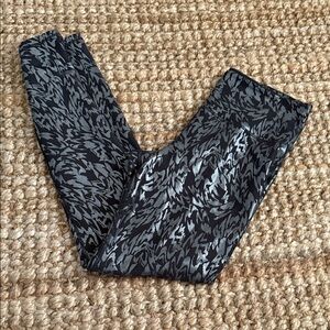 Old Navy Black and Gray Patterned Leggings